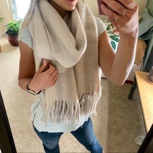 H&M Accessories: women’s Oversized scarf